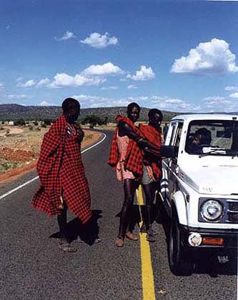 Maszjok Maasai-Mara fel vezet ton (fot: Nmeth Csilla)